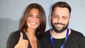 L'interprete pugliese per lo scambio di promesse in comune indossava un vestito piuttosto originale, bianco, beige con una banda blu sulla gonna, il tutto. Lifestyle Show Awards Premio A Bianca Guaccero Lifestyle Blog