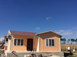 Prefabrik evlerin depreme dayanıklı olmasının sebebi içerisinde hafif çelik malzemeleri ile desteklenmiş hafif materyaller kullanılmış olmasıdır. Prefabrik Ev Fiyatlari Ve Modelleri Icin Firmamiz Ile Iletisime Geciniz Anahtar Teslim Prefabrik Ev Yapan Firmamiz Tum Turkiye Ye Hizme Evler Modern Istanbul
