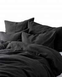 Son épais garnissage de 350 gr/m² et son enveloppe en coton 100% percale de 130 gr/m² vous offriront un confort moelleux pour des nuits paisibles. Duvet Cover 100 Stonewashed Linen 220x240 Carbon Tell Me More Petite Lily Interiors