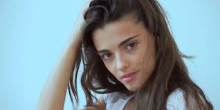 Joana aguiar, 22 anos, que dá vida a sandra pereira em amor amor, abriu o coração.a irmã gémea de inês aguiar, também atriz mas na tvi (interpreta laura em bem me quer), foi a convidada do último alta definição neste sábado, dia 16 de janeiro. Who Is Joana Aguiar Dating Joana Aguiar Boyfriend Husband