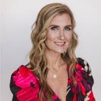 Tiffany Claxton's Instagram, Twitter & Facebook