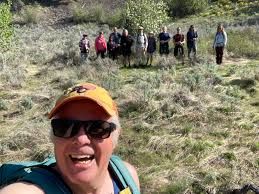 Someone posted a post warning about rattlesnakes. This happened yesterday.  The squirrel was a lot more aggressive at first. Apparently those snakes  aren't anything compared to this psycho momma squirrels! 🤣 |