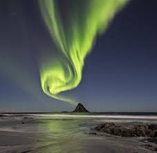 Es entsteht durch ein zusammenstoßen elektrisch geladener teilchen der sonne, die in die erdatmosphäre gelangen. Hurtigruten In Norwegen Kreuzfahrt Zu Den Polarlichtern Welt