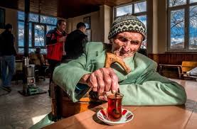 Sakaklarima Kar Mi Yagdi Ne Var Benim Mi Allah Im Bu Cizgili Yuz Ya Gozler Altindaki Mor Halkalar Neden Boyle Dusman Gorunursunuz Yilla Yuzler Fotograf Mor