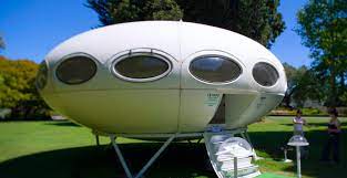 Ufo print, flying saucer poster, retro space, roswell, area 51, aliens, science nerd gift, geek gift. Aussergewohnliches Tiny House In Neuseeland Steht Ein Ufo Zum Verkauf
