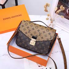 Kondisi mulus, tidak ada cacat, bahan tas bagian dalam bludru lux. Harga Tas Lv Terbaik Mei 2021 Shopee Indonesia