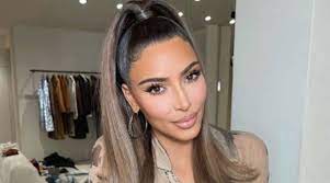 Some useful links to see more kim kardashian stuff: 35xeyq8dihy M