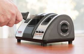Unlike the 08810, the 08800 has it's cutting blades operating at a slightly different angle, helping you achieve a much finer cut. The 7 Best Electric Knife Sharpeners Of 2021 Rhythm Of The Home