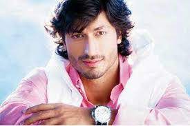Vidyut jamwal lifestyle 2020, income, house, girlfriend, cars, family, biography & net worth martial arts star and bollywood star vidyut jamwal gets candid with curly tales' kamiya jani. Vidyut Jamwal Family Wife Son Daughter Father Mother Age Height Biography Profile Wedding Photos