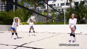 Volleyball chicks sharing trainers dick - XNXX.COM
