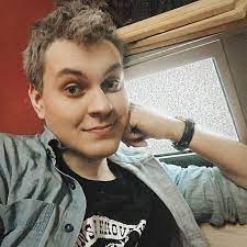 Пока одни удивляются тому, как вообще можно довести квартиру до такого состояния, другие предполагают, что все дело в депрессии. Uh Yurka Kovarnyj Reshil Ubit Eldara Dzharahova Takim Fotoshopom Rep Krasivye Malchiki Yutubery