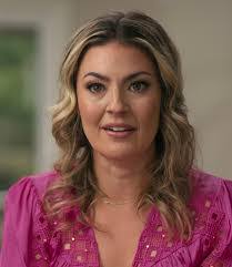 Amanda Renner's Instagram, Twitter & Facebook