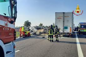 Le regioni che cambiano colore oggi: Piacenza Incidente In Autostrada Furgone Contro Tir Morti 5 Operai Stavano Tornando A Casa
