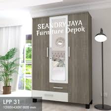 Tapi dari segi bahan dan finising sama saja dengan yang awal jadi saya tidak akan jelaskan. Lemari Baju Lemari Pakaian 3 Pintu Minimalis Furniture Depok Promo Murah Cimanggis Cibubur Cinere Shopee Indonesia