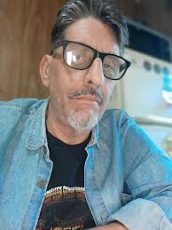 por una cuestión generacional (había nacido…