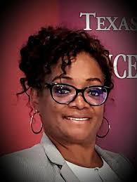 Can someone change my jewelry to pearls and change my dress, thanks