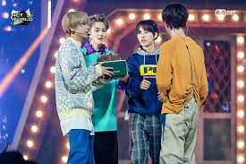Nctzen (nct dream shares the same fandom name, fandom color, and light stick with the . Pin By Momonie On J Nct World Nct World 2 0 Nct