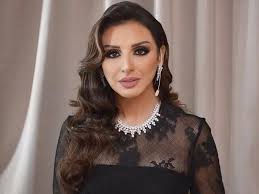وتم نقل مومياء عنخ خونسو، وهو كاهن مصري قديم، من متحف الآثار المدنية في بيرجامو إلى مستشفى بوليكلينيكو بميلانو، حيث سيلقي خبراء الضوء على حياته والتقاليد الجنائزية منذ نحو 3000 سنة. ØªØºÙŠ Ø±Ø§Øª Ø¬Ø°Ø±ÙŠ Ø© ÙˆØµØ§Ø¯Ù…Ø© ØµÙˆØ± Ù‚Ø¯ÙŠÙ…Ø© Ù„Ù€ Ø£Ù†ØºØ§Ù… Ù‚Ø¨Ù„ Ø¹Ù…Ù„ÙŠØ§Øª Ø§Ù„ØªØ¬Ù…ÙŠÙ„ ØµØ­Ø§ÙØ© Ø§Ù„Ø¬Ø¯ÙŠØ¯ Ù…Ù†ÙˆØ¹Ø§Øª