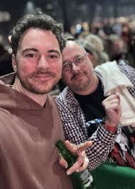 Darren Betts's Instagram, Twitter & Facebook