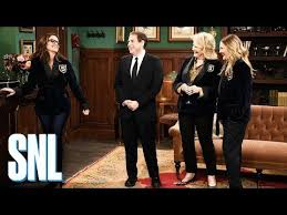 The food that is served there is named after snl performers. Snl Club Tina Fey Candice Bergen Drew Barrymore Induct Jonah Hill Variety