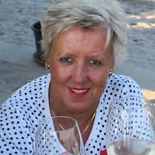 Margot Fonteyn and Rudolf Nureyev, Swan Lake in 1966. 💗💃🕺
