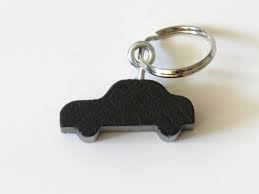 Reserve Pour Expo Porte Cles Voiture Noir En Bois Etsy Porte Cle Voiture Porte Cle Porte Cles En Bois