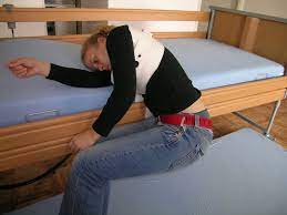 After midnight, she was handcuffed to the bed.: Pflegeheime Ans Bett Gefesselt Gesellschaft Faz