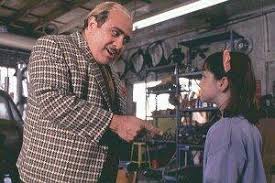 The film stars devito, rhea perlman, pam ferris, embeth davidtz, brian levinson and mara wilson as the title character. Matilda Film 1996 Moviepilot De