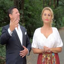 Listen to music from nicu paleru like eu beau vinul cu borcanu' 2017, eu beau vinu' cu borcanu' & more. Nicu Paleru