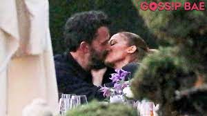 Find out the latest pictures, still from movies, of jennifer lopez. Jennifer Lopez And Ben Affleck Kissing June 2021 Youtube