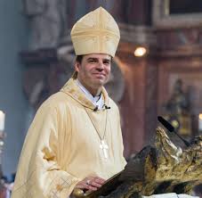 Seit 2010 ist er kardinalpriester von san corbiniano. Katholische Kirche Drei Bischofe Gegen Ein Liberaleres Arbeitsrecht Welt