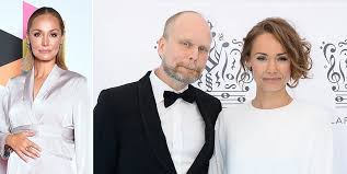 Her birthday, what she did before fame, her family life, fun trivia facts television show host and humorist who is best known for having hosted the voice and berg she was a host during the fourth season of swedish idol. Carina Bergs Hemliga Avtal Med Kristian Luuk Stoppa Pressarna Kandisar Kandisnytt Hant Extra Se Hor Noje