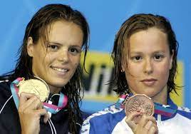 Inizia a nuotare nel 1995 e dopo i primi successi conseguiti sotto la guida di max di mito alla serenissima nuoto di mestre, passa alla dds di settimo milanese, trasferendosi a milano da spinea (ve), paese dove è cresciuta assieme alla famiglia. Laure Manaudou Et Federica Pellegrini Se Disputaient Un Homme