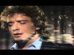 Voler est une chanson interprétée en duo par michel sardou et céline dion, sortie sur l'album de sardou être une femme 2010 et parue en single le 25 novembre 2010. Michel Sardou 10 Ans Plus Tot 1977 Youtube