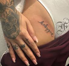 Epingle Par Karoline Sur Tattoo Tatouage Levres Tatouage Beau Tatouage