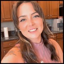 Jennifer Hatfield's Instagram, Twitter & Facebook