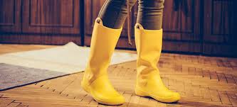 Melindungi kaki anda dari air. Kasut Getah Kuning