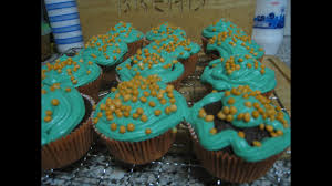 Super héros de pâques au chocolat bio au lait et aux éclats de noix de pécan grillées et caramélisées. Chocolate Halloween Cupcakes Bubble Gum Flavour Youtube