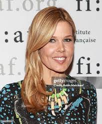 Robin Gould's Instagram, Twitter & Facebook