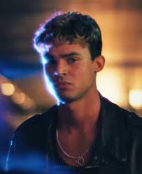 NICK: piscina llena de licor en Londres