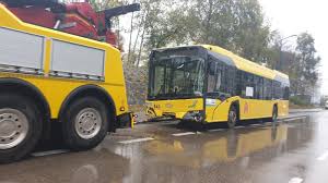 The katowice airport serves the most industrialised region in poland, one of the most urbanised areas of europe. Wypadek W Katowicach Autobus Staranowal Samochod Osobowy Zmiotl Samochod Z Drogi Dziennik Zachodni