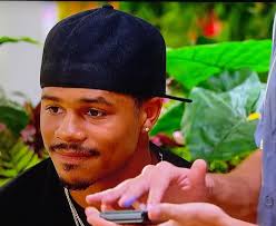 Jeremiah war hübsch, groß und nerdy und gepullte Mädchen, die Ace nicht  konnte, obwohl er viel weniger Swag hatte als Ace. Mein Vater war auch ein  kleiner Leo-Mann mit einem Gottkomplex, also