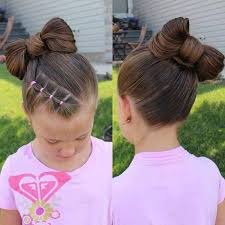 If you are looking for haircuts for little girls, bobs are always an option for cuteness and ease of styling. Bild Konnte Enthalten Eine Oder Mehrere Personen Und Im Freien Hair Styles Girl Hair Dos Little Girl Hairstyles