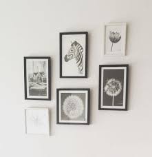 Une Jolie Composition Murale Avec Les Cadres Babou Par Dlph Cadre Vendu Avec Photo Noir Et Blanc Gallery Wall Decor Home Decor