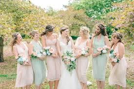 1001 Einrichtungs Und Modeideen In Apricot Farbe Brautjungfern Braut Und Trauzeugin Hochzeit