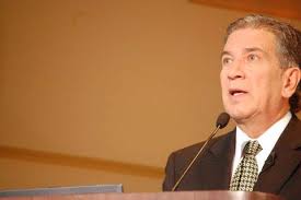 Pedro Rosselló se une al grupo de los que favorecen despenalizar el consumo  de la marihuana http://ow.ly/ozkx1