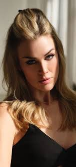 Lacey Abbott's Instagram, Twitter & Facebook