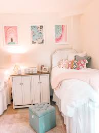 Jun 22, 2020 · make sure the sleeves hit right at your wrists, and the shoulders have enough room to layer underneath. Dorm Room Inspo Dorm Room Designs College Dorm Room Decor Dorm Room Inspiration