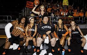Download nzb files for free with just one click and enjoy hq photo sets and hd videos online without additional software. Watch Stranger Things Actor Gaten Matarazzo In Katy Perry S New Star Studded Video