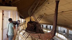 يعد نقل مركب خوفو الاول من منطقة اثار الاهرامات الي المتحف المصري الكبير الحدث الذي سيشهده العالم خلال اسابيع قادمة لذلك نرصد اهم المعلومات عن مشروع نقل مركب خوفو الاول. Ø®ÙˆÙÙˆ Ø§Ù„Ø«Ø§Ù†ÙŠ ØªØ±Ù…ÙŠÙ… Ù…Ø±ÙƒØ¨ Ø§Ù„ÙØ±Ø¹ÙˆÙ† ÙŠÙƒØ§Ø¯ ÙŠÙƒØªÙ…Ù„